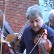 El texto musical AN CLÁR BOG DÉIL (CELTIC VERSION) de ALTAN también está presente en el álbum Ceol aduaidh