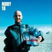 El texto musical IN THIS WORLD de MOBY también está presente en el álbum 18 (2002)