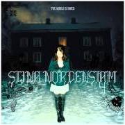 El texto musical THE WORLD IS SAVED de STINA NORDENSTAM también está presente en el álbum The world is saved (2004)