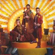 El texto musical AND THE BAND PLAYS de TAKE THAT también está presente en el álbum Wonderland (2017)