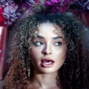 El texto musical HEAD IN THE GROUND de ELLA EYRE también está presente en el álbum Head in the ground (2024)